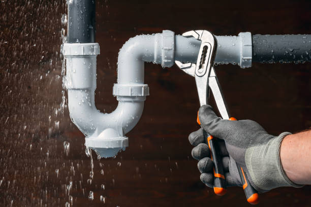 Professional Drain Cleaning technician working in Courtland, CA
